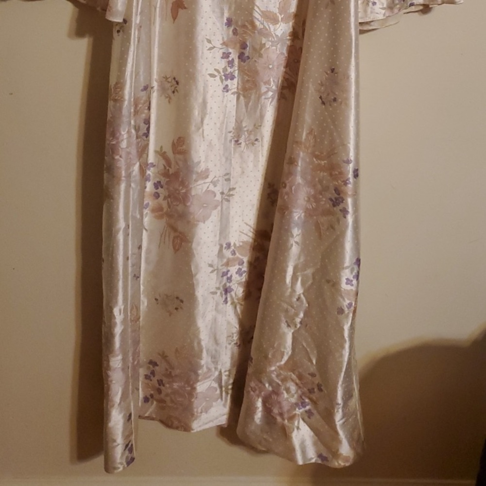 Vintage Floral Robe - Picture 6 of 8